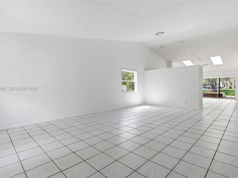 10633 NW 32nd Ct — Photo 4