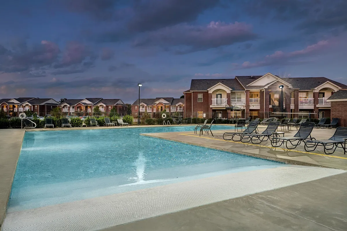 Building Photo - The Lakes at Hurricane Creek
