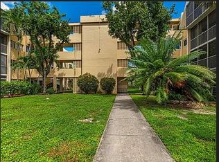 942 NE 199th St APT 202, Miami, FL 33179