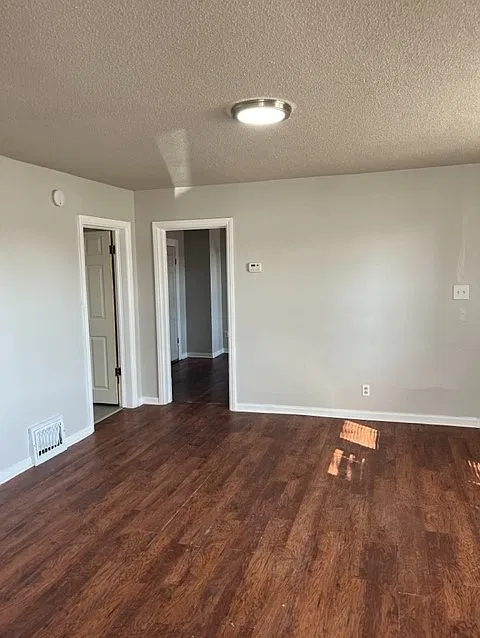 Large 6 Bedroom Home In Muskegon/West Of Business 31 — Photo 4