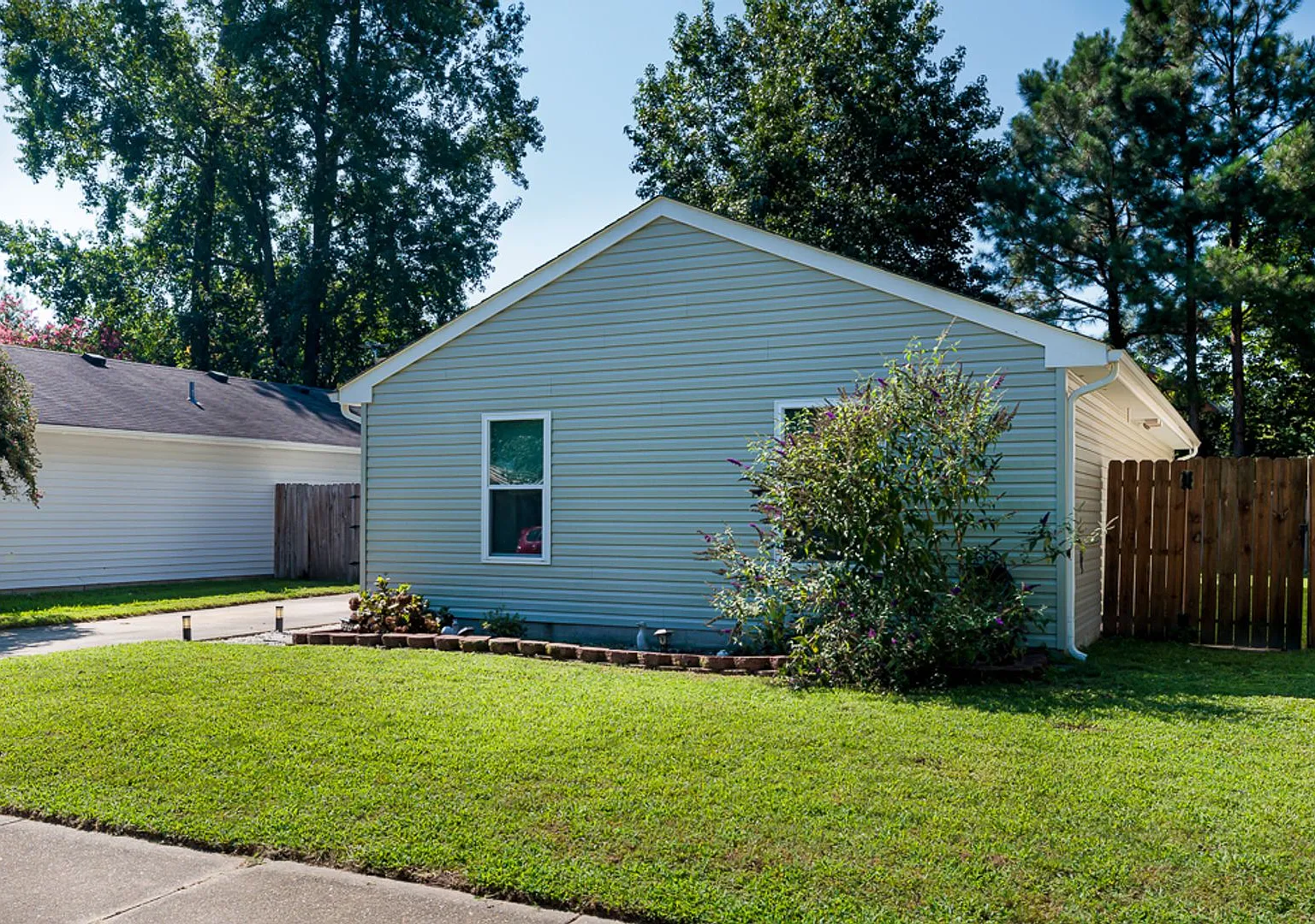 Welcome to this well-kept 1-story home with 3 bedrooms and 2 bathrooms in the heart of Virginia B... — Photo 2