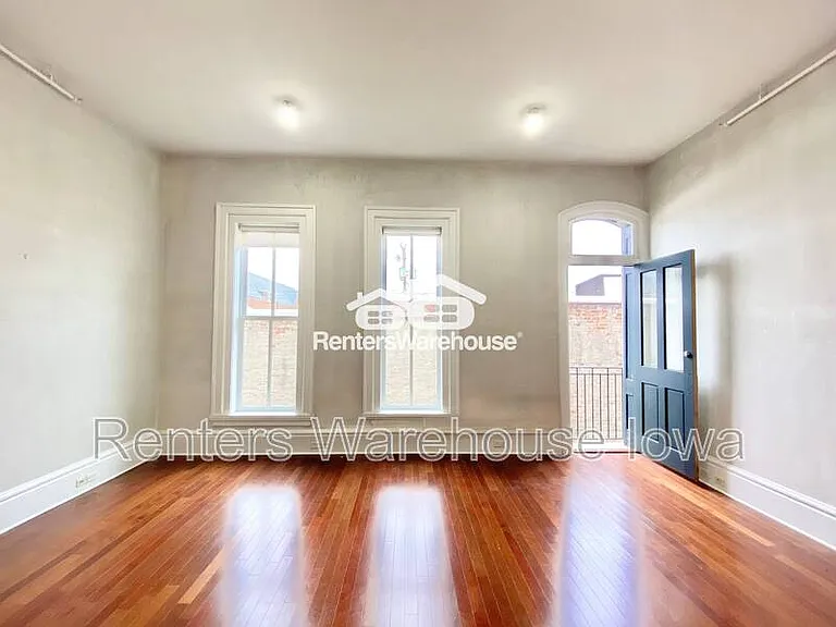 520 1/2 E Grand Ave — Photo 9