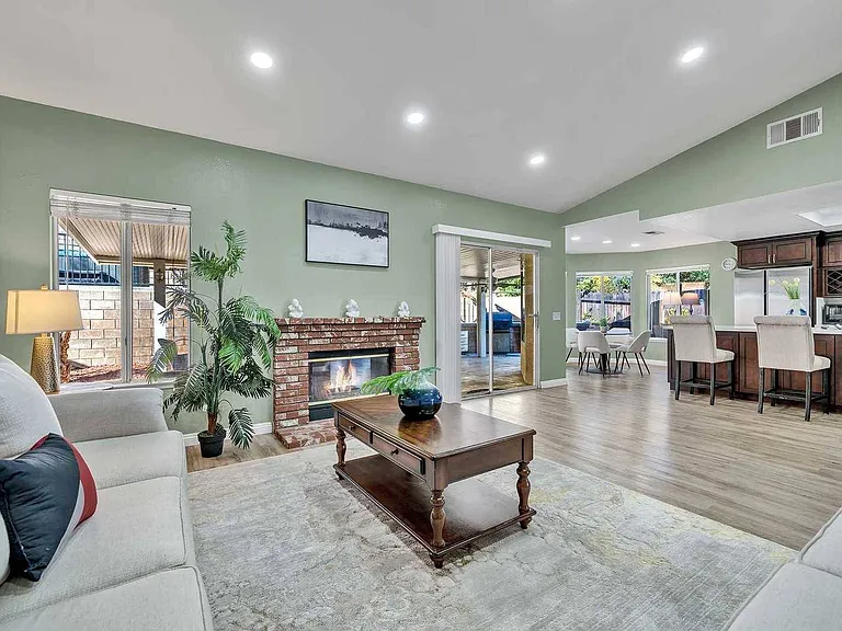688 Black Oak Cir — Photo 4