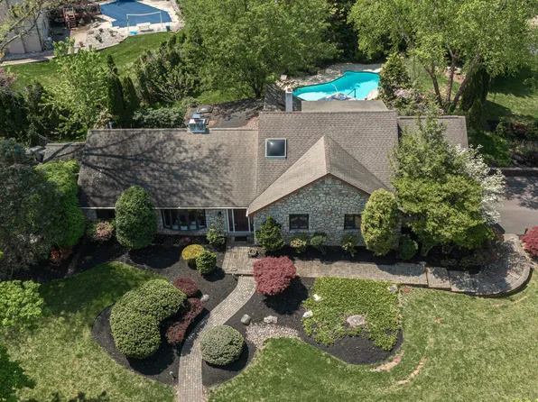 106 High Point Dr, Churchville, PA 18966