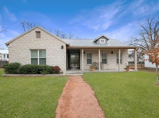 205 S Acorn St, Fredericksburg, TX 78624