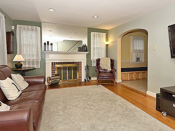 5th image of 4534 Rosedale Ave
