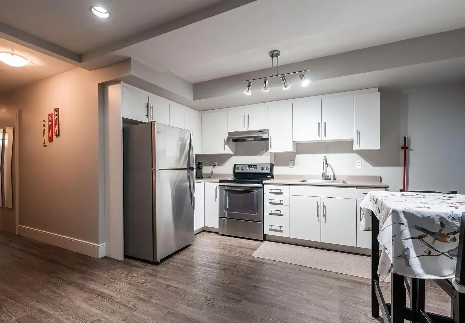2 bed, 1000 sqft, $2,850 — Photo 2