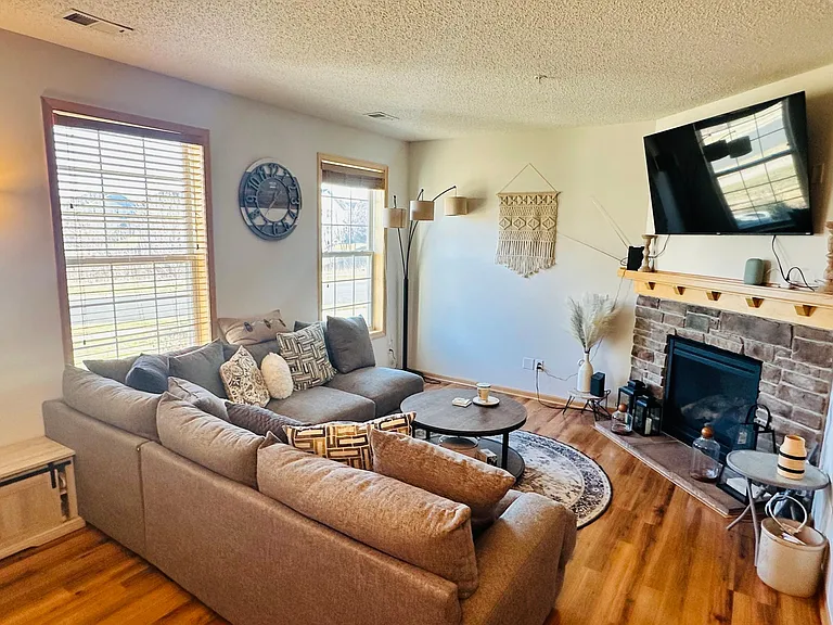 7241 Jewel Ln N — Photo 3