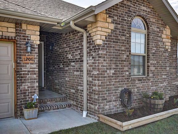 1206 Aaron Ave-4