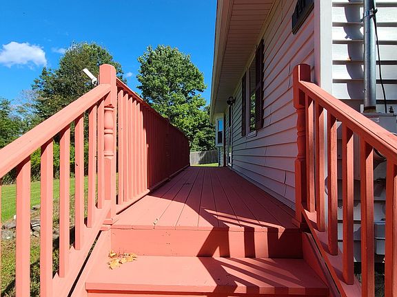 4th image of 121 Linden Ln