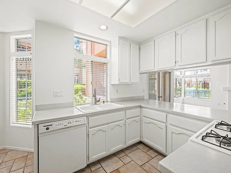 3581 Cameo Dr #34 — Photo 10