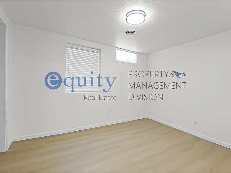 8894 S 540 E — Photo 16