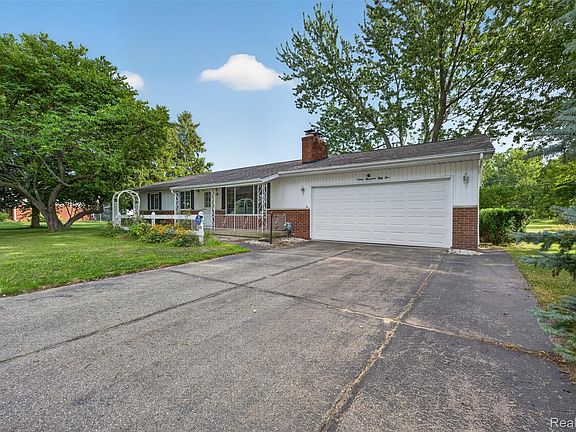 3rd image of 12055 W Pierson Rd