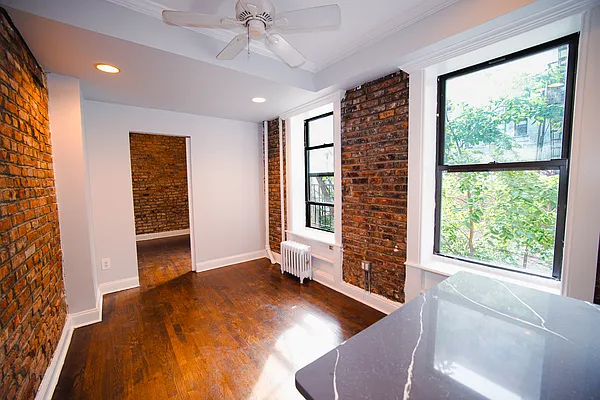 Living room, photo 1