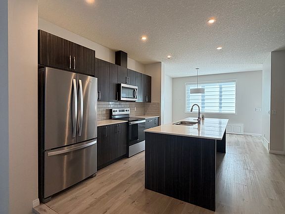 5th image of 636 35th St SW