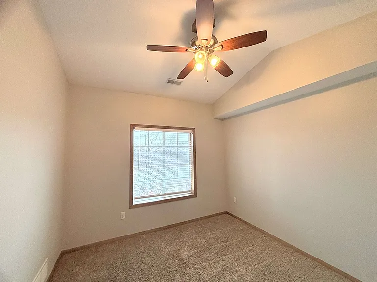 2000 Meadow Ct — Photo 10