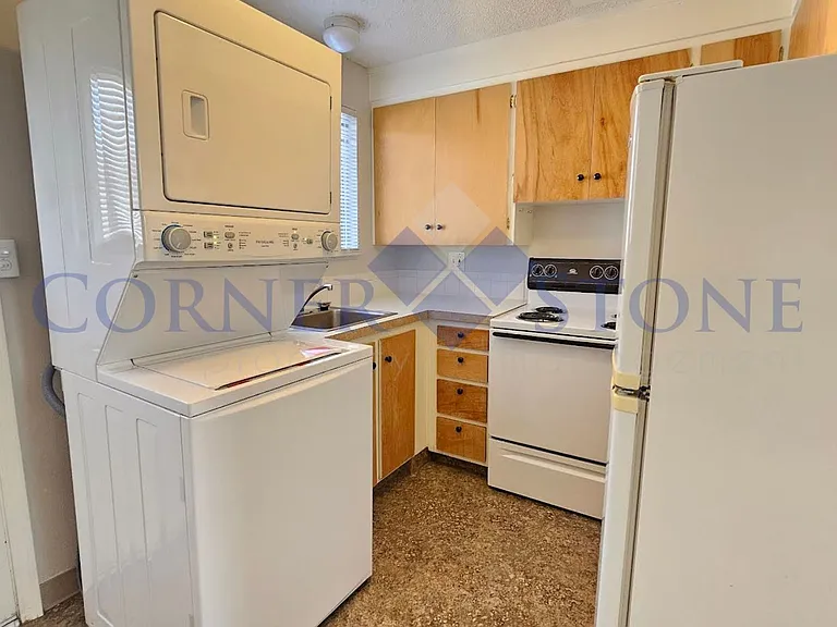 920 Maple St — Photo 4