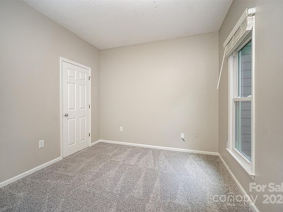 3rd image of 4137 Silvermere Way
