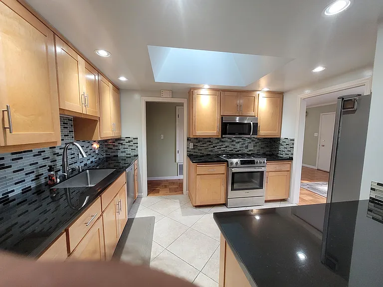 621 Bryan Ave — Photo 3