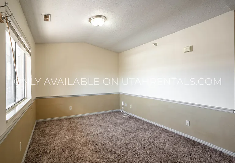 166 N 400 W #21 — Photo 7