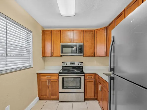 15600 NW 7th Ave APT 306, Miami, FL 33169