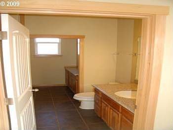 4th image of 13812 NE 33rd Cir