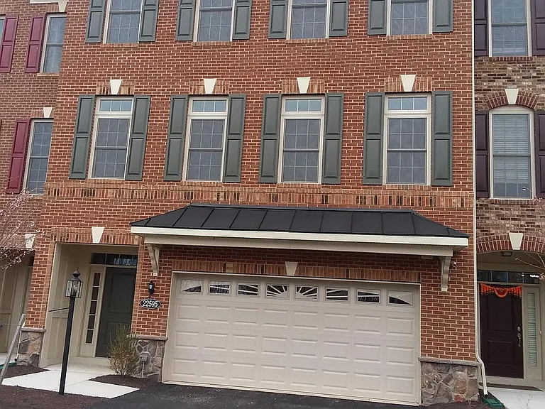 22595 Windsor Locks Sq — Photo 1