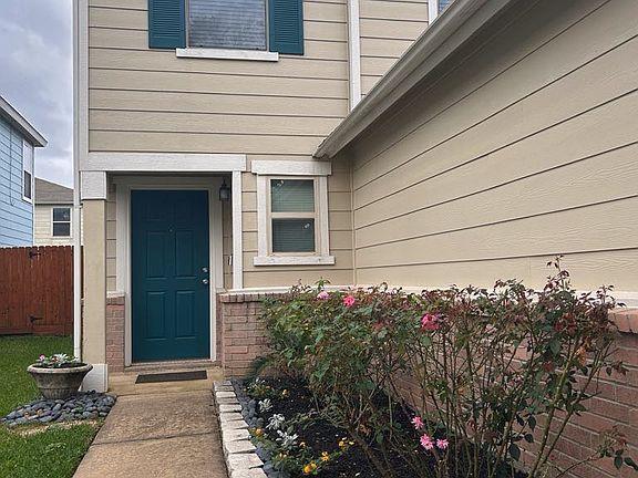 Your New Home!
Landscaping and yard maintenance included in rent.