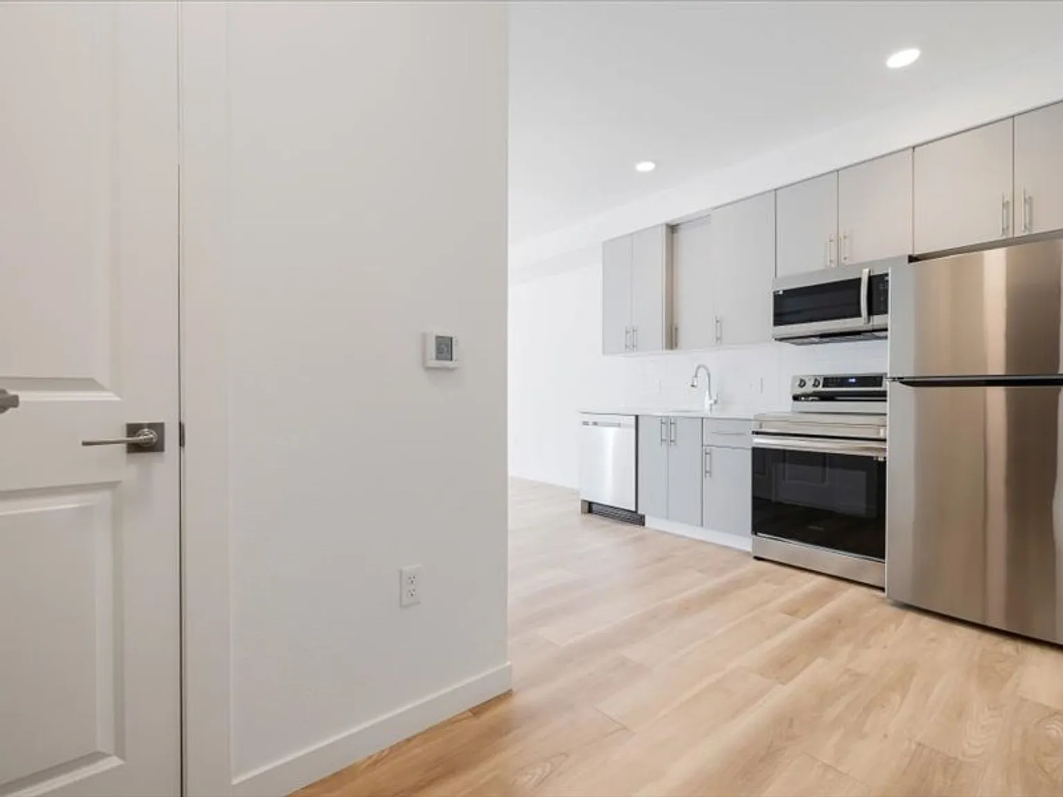 Hermoso View Apartments — Photo 3