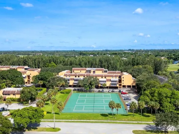 400 Commodore Dr APT 309, Plantation, FL 33325