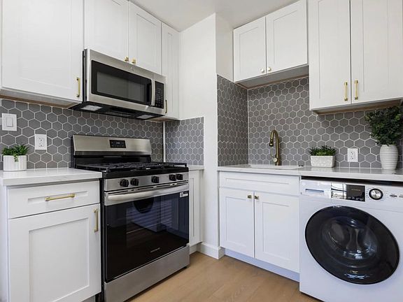 3rd image of 530 Delaware St