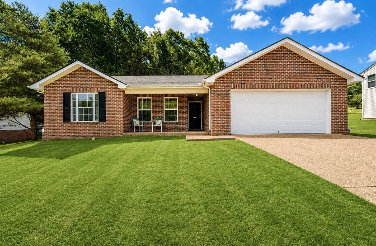3 bed, 1527 sqft, $2,400 — Photo 1