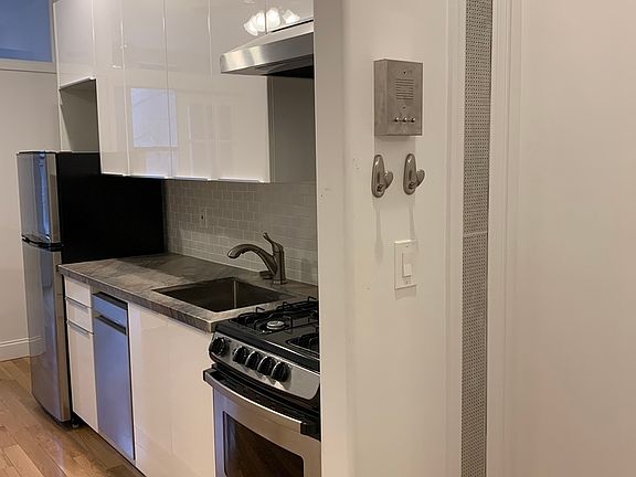 2nd image of 39 Carmine St #1B