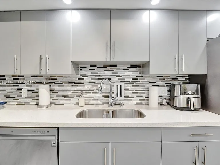 4001 S Ocean Dr #16P — Photo 56