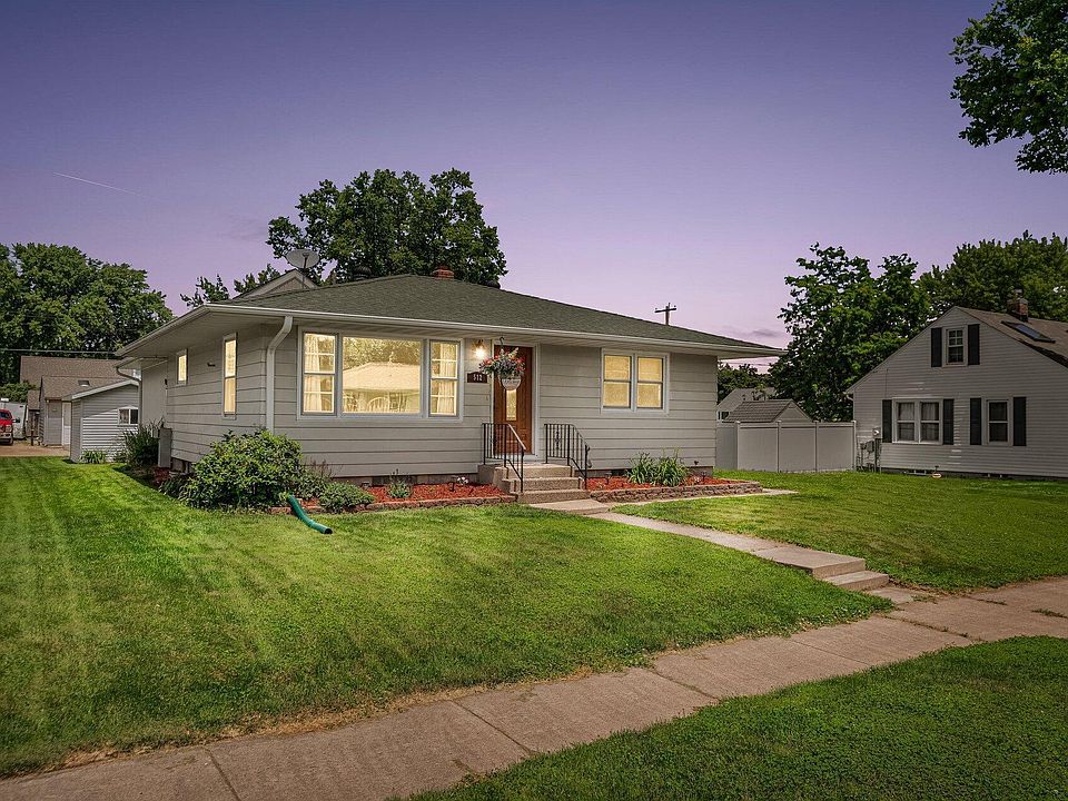 1st image of 512 S 1st St