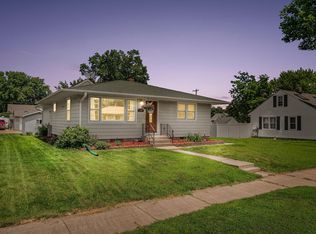 512 S 1st St, La Crescent, MN 55947