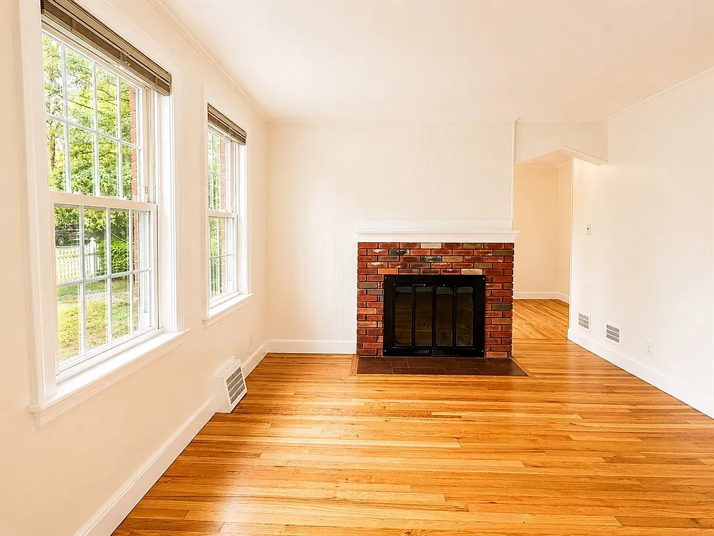 3 bed, 1.0 bath, 1250 sqft, $3,650 — Photo 2