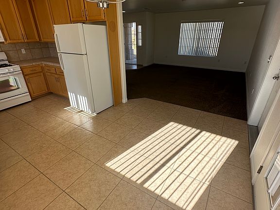 3rd image of 58285 Caliente St