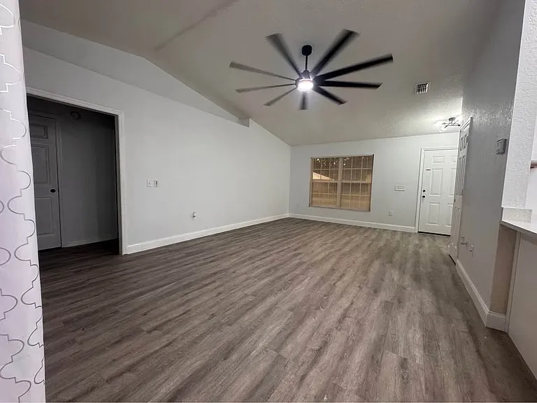 2875 Delrose Dr N — Photo 2