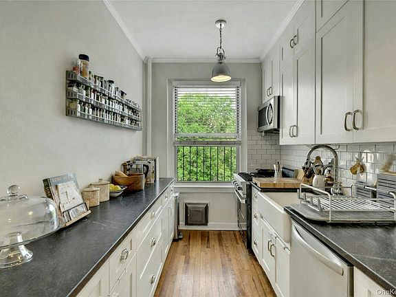 5th image of 472 Gramatan Avenue #A3