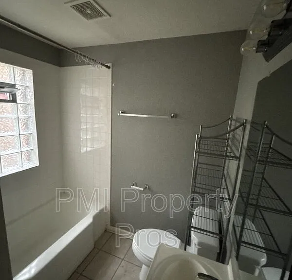 6712 W Villard Ave — Photo 3