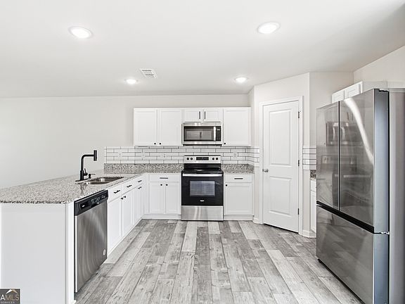2nd image of 146 Maple Dr