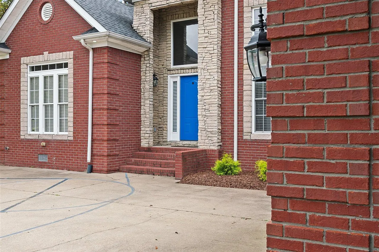 5 bed, 3667 sqft, $3,500 — Photo 3