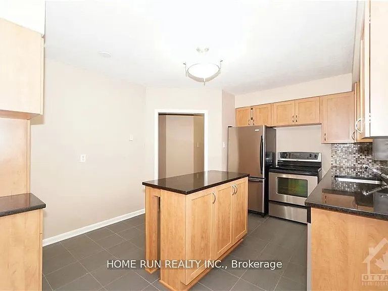 39 Epworth Ave — Photo 10
