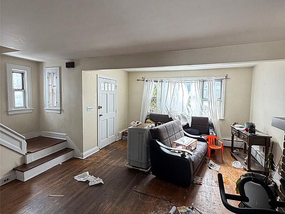 5th image of 140 Grant Avenue