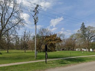 2043 S Long Lake Rd, Fenton, MI 48430