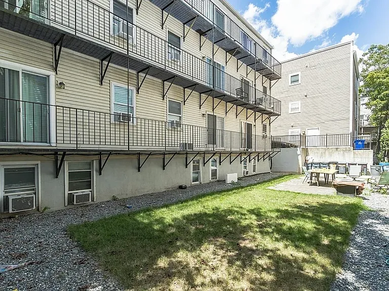 204 H St #1 — Photo 14