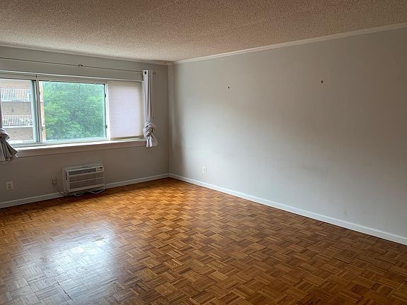 2nd image of 416-13 Benedict Ave