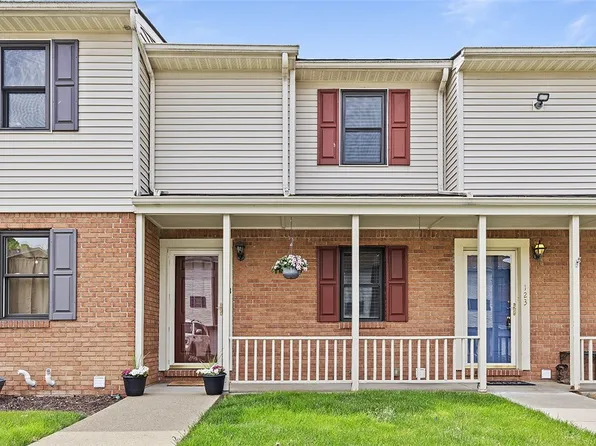 121 Woodhaven Dr, Seven Fields, PA 16046