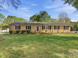 8325 Fallsdale Dr, Charlotte, NC 28214